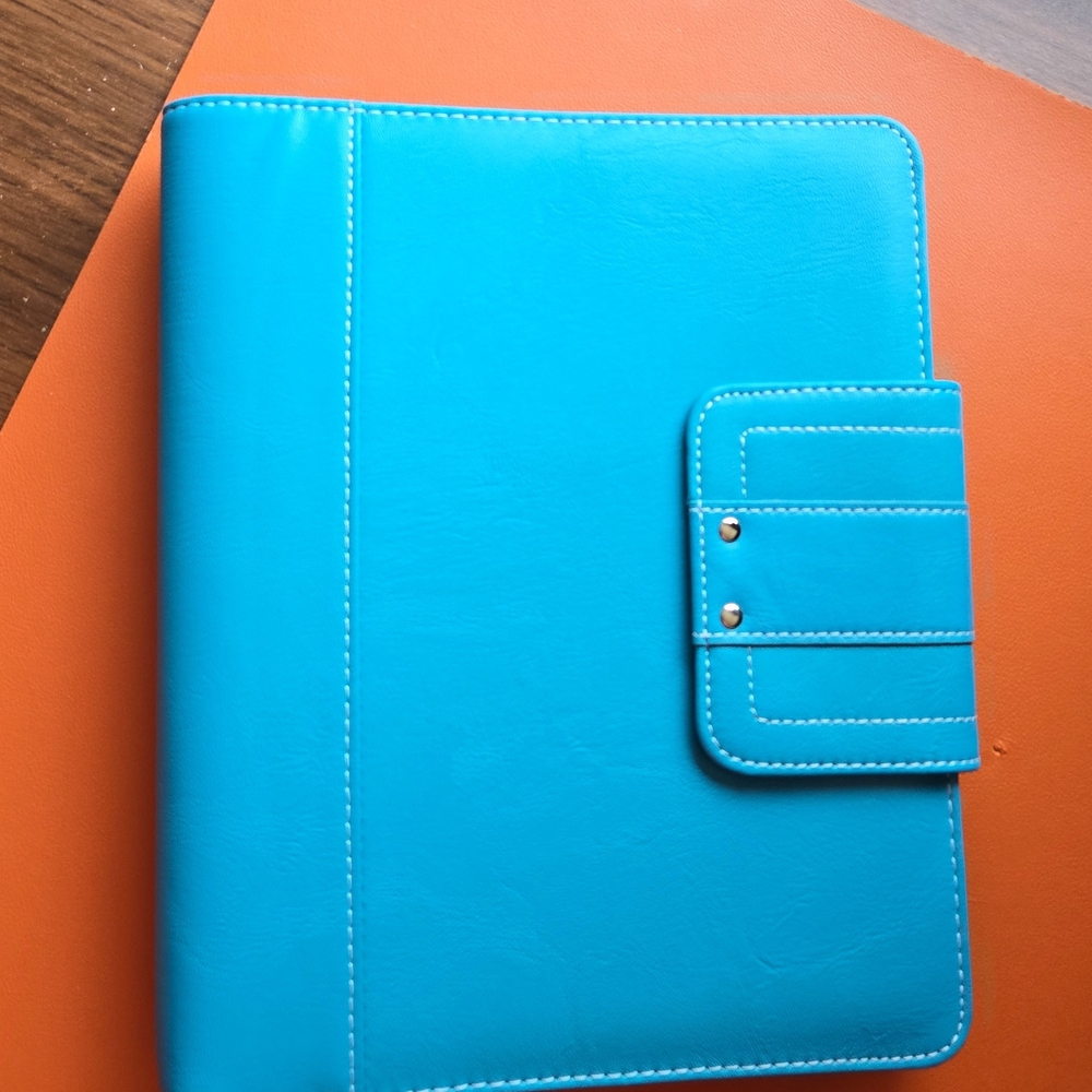 Blue Leather Day-Timer Planner With Snap Closure, Pocket & Notebook 8.5 x 5.5 Pg